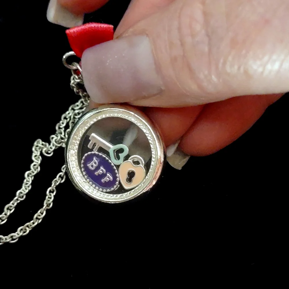 BFF Story Locket with Floating charms NWOT